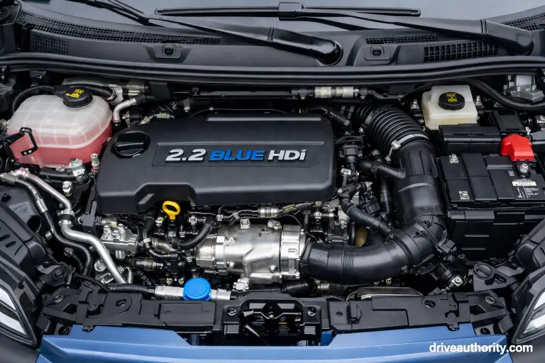 Peugeot Boxer 2026 2.2 BlueHDi diesel engine bay showing Euro 6E compliant powertrain technology