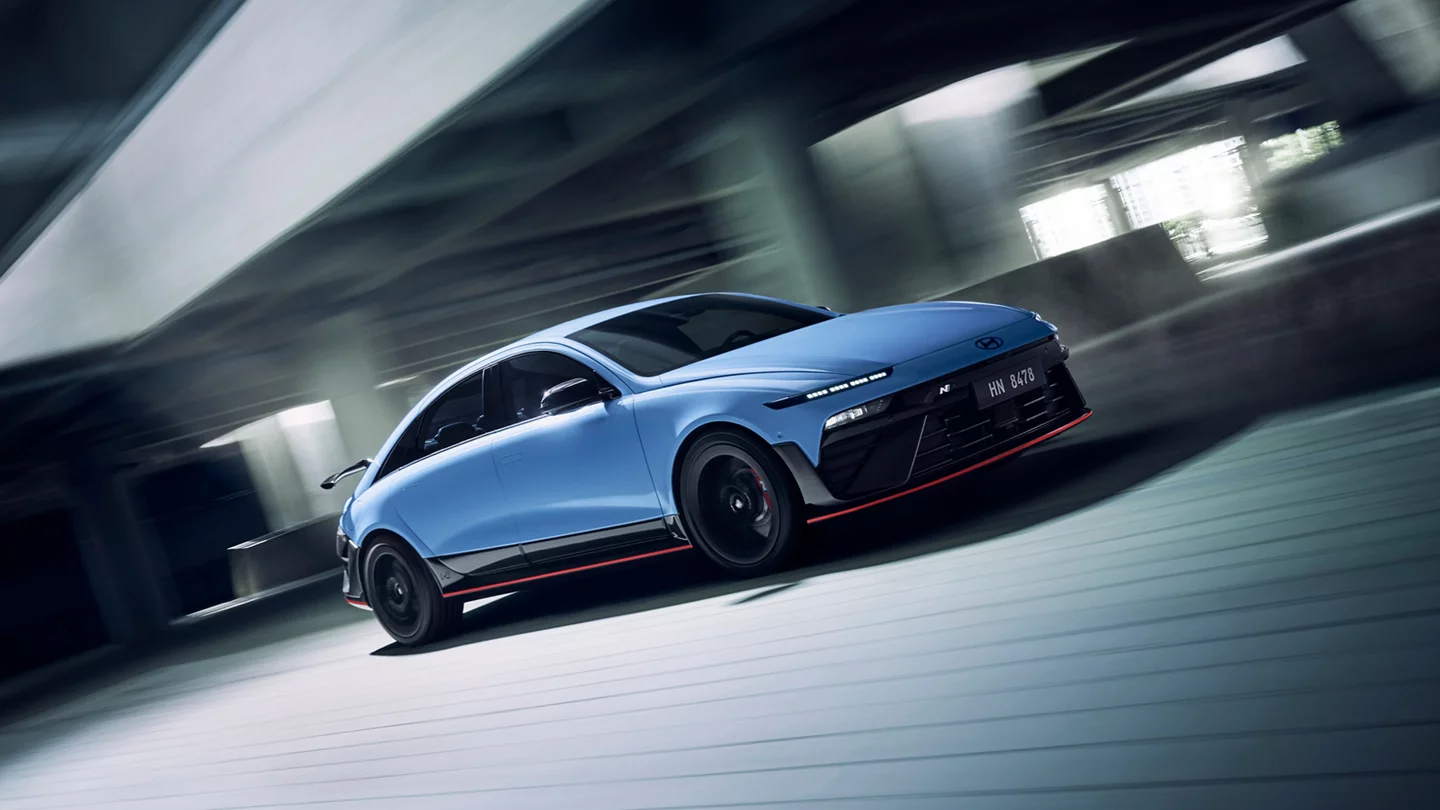 Hyundai Ioniq 6 2026 exterior side profile — streamback fastback aerodynamic design, 0.21 Cd drag coefficient